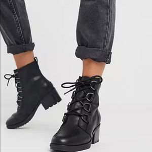 SOREL CATE LACE UP LEATHERS BLACK BOOTIE Size: 8